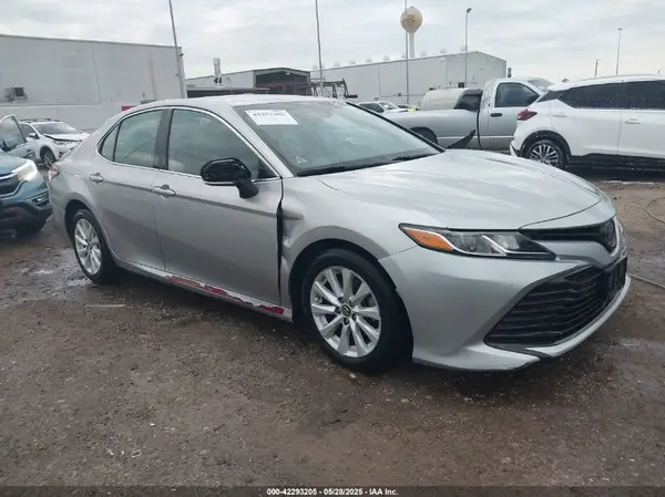 4T1B11HK9JU056798 2018 TOYOTA CAMRY - Image 1