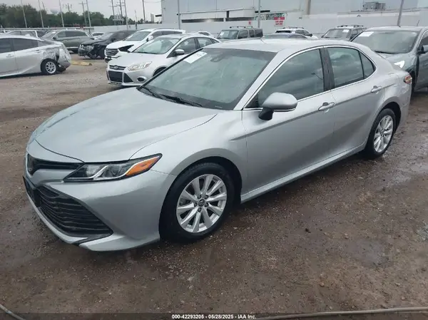 4T1B11HK9JU056798 2018 TOYOTA CAMRY - Image 2