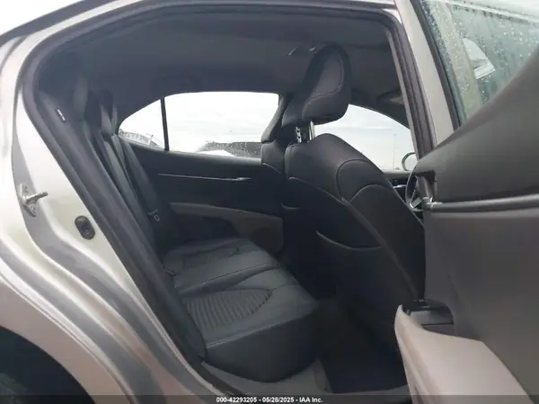 4T1B11HK9JU056798 2018 TOYOTA CAMRY - Image 8