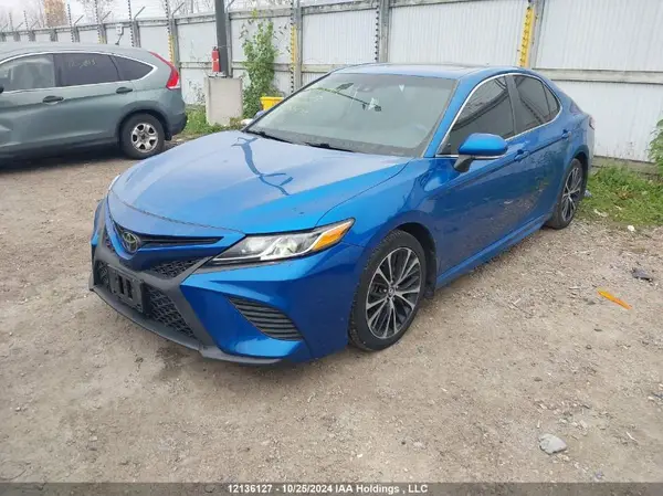 4T1B11HK9JU057577 2018 TOYOTA CAMRY - Image 2