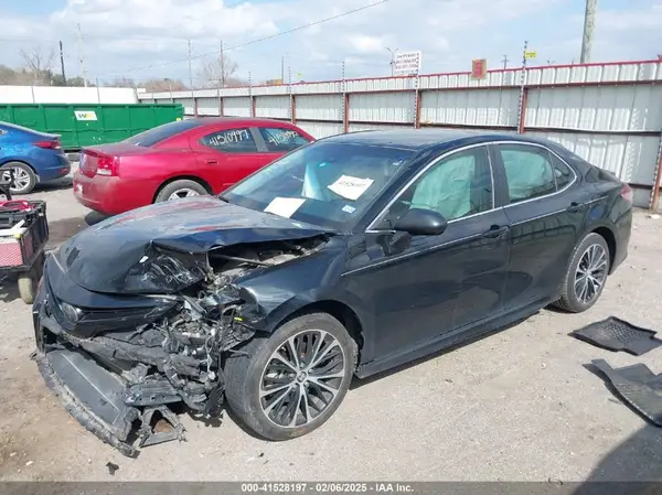 4T1B11HK9JU058289 2018 TOYOTA CAMRY - Image 2