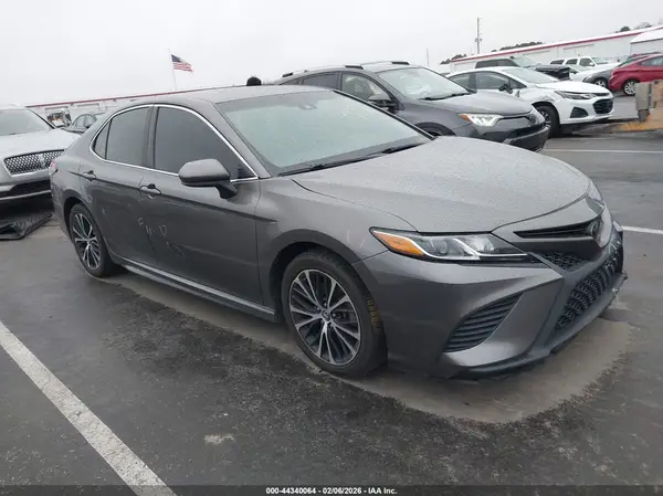 4T1B11HK9JU058731 2018 TOYOTA CAMRY - Image 1