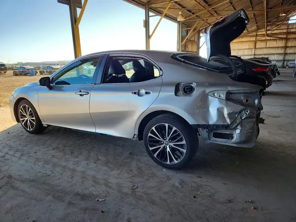 4T1B11HK9JU059006 2018 TOYOTA CAMRY - Image 2