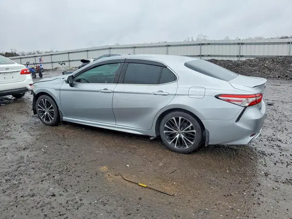 4T1B11HK9JU059863 2018 TOYOTA CAMRY - Image 2