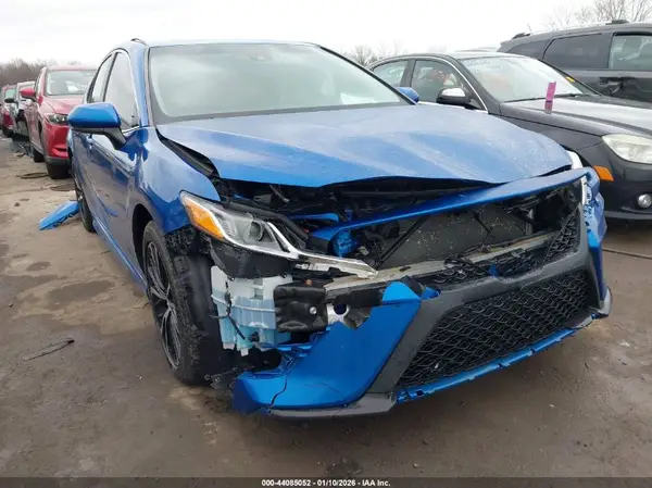 4T1B11HK9JU060009 2018 TOYOTA CAMRY - Image 1