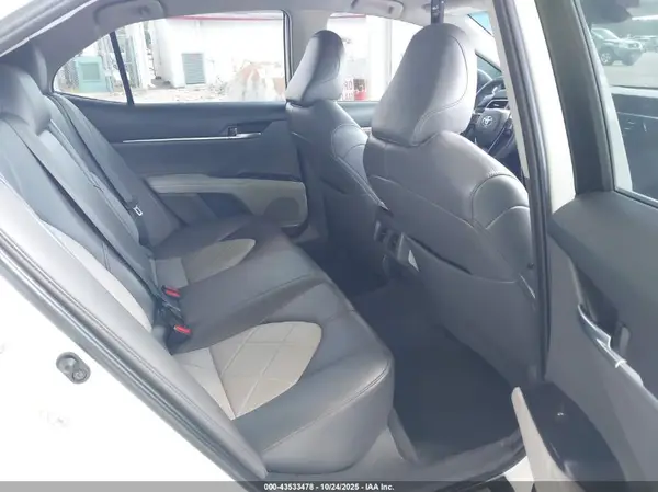 4T1B11HK9JU061743 2018 TOYOTA CAMRY - Image 8