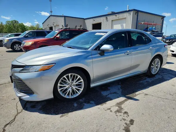 4T1B11HK9JU062097 2018 TOYOTA CAMRY - Image 1