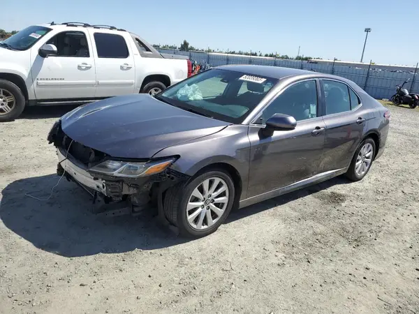 4T1B11HK9JU062147 2018 TOYOTA CAMRY - Image 1