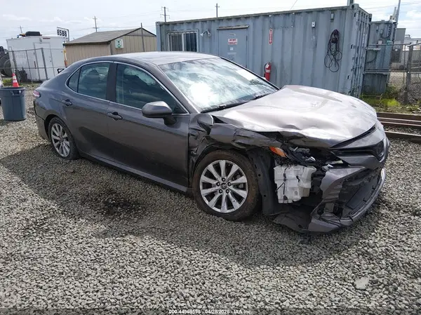 4T1B11HK9JU062570 2018 TOYOTA CAMRY - Image 1