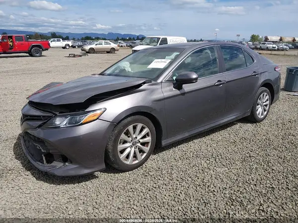 4T1B11HK9JU062570 2018 TOYOTA CAMRY - Image 2