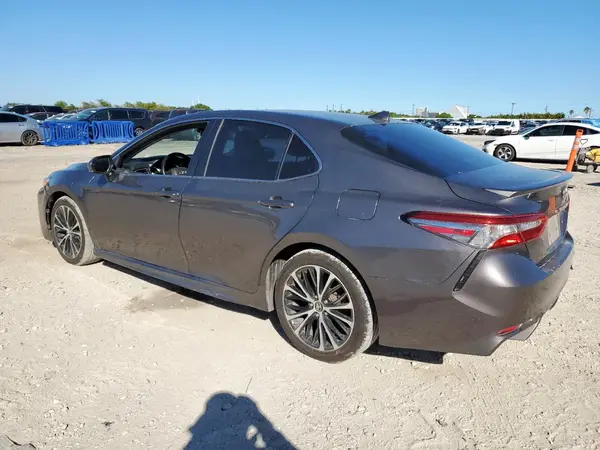 4T1B11HK9JU063010 2018 TOYOTA CAMRY - Image 2