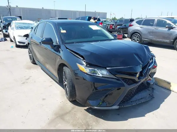 4T1B11HK9JU066683 2018 TOYOTA CAMRY - Image 1