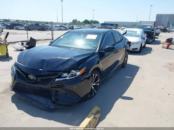 4T1B11HK9JU066683 2018 TOYOTA CAMRY - Image 2