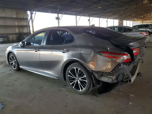 4T1B11HK9JU066943 2018 TOYOTA CAMRY - Image 2