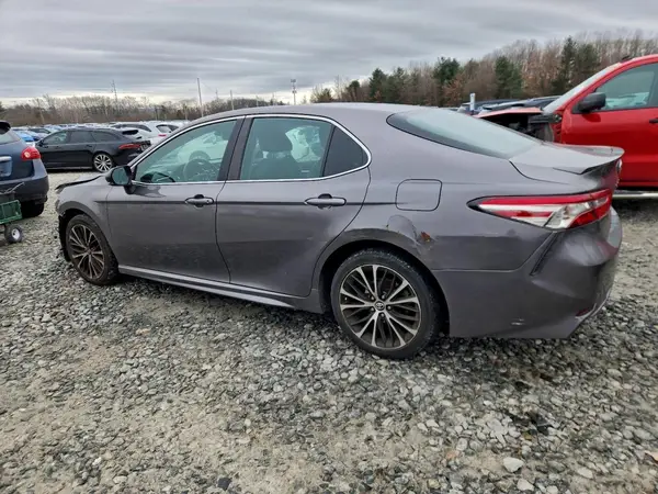 4T1B11HK9JU069051 2018 TOYOTA CAMRY - Image 2