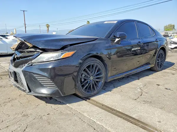 4T1B11HK9JU069888 2018 TOYOTA CAMRY - Image 1