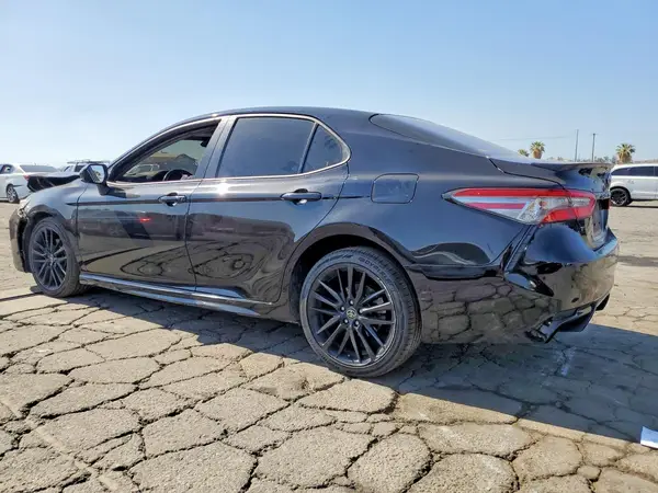4T1B11HK9JU069888 2018 TOYOTA CAMRY - Image 2