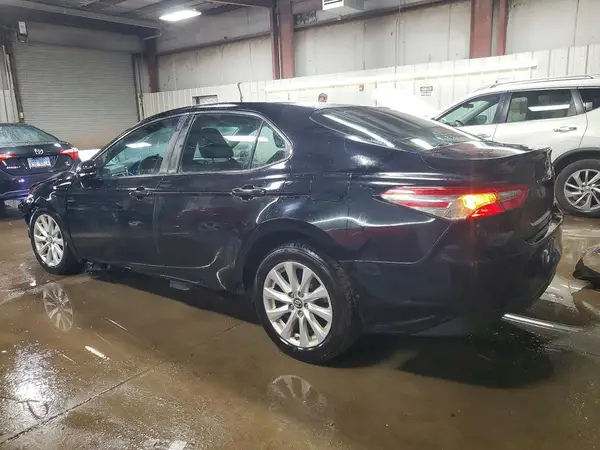 4T1B11HK9JU069986 2018 TOYOTA CAMRY - Image 2