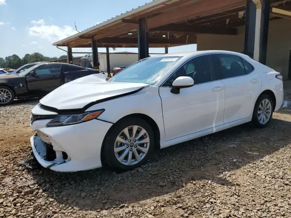 4T1B11HK9JU070233 2018 TOYOTA CAMRY - Image 1