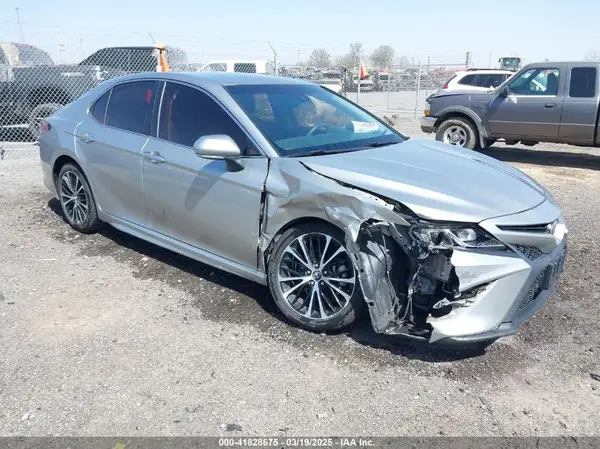 4T1B11HK9JU070748 2018 TOYOTA CAMRY - Image 1