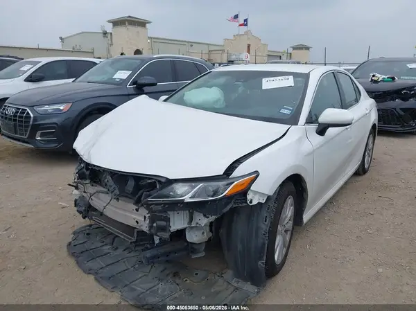 4T1B11HK9JU071804 2018 TOYOTA CAMRY - Image 2