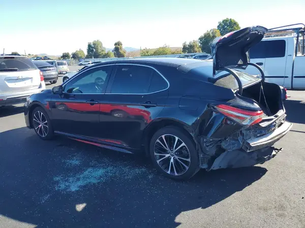 4T1B11HK9JU072404 2018 TOYOTA CAMRY - Image 2