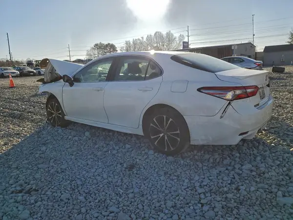 4T1B11HK9JU073004 2018 TOYOTA CAMRY - Image 2