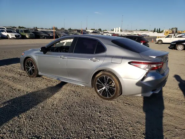 4T1B11HK9JU073021 2018 TOYOTA CAMRY - Image 2