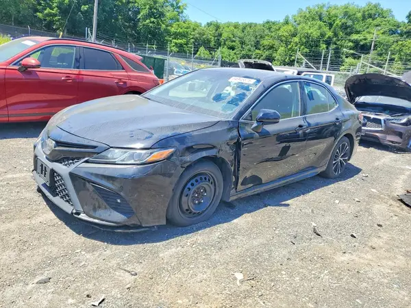 4T1B11HK9JU073181 2018 TOYOTA CAMRY - Image 1