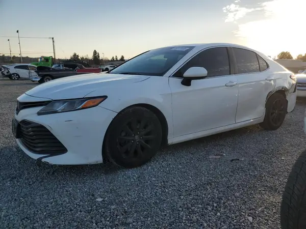 4T1B11HK9JU073231 2018 TOYOTA CAMRY - Image 1