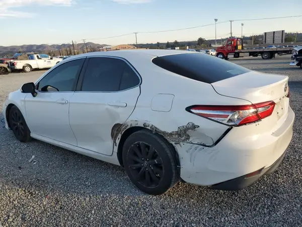 4T1B11HK9JU073231 2018 TOYOTA CAMRY - Image 2