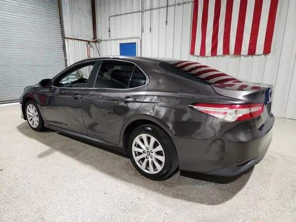 4T1B11HK9JU073309 2018 TOYOTA CAMRY - Image 2