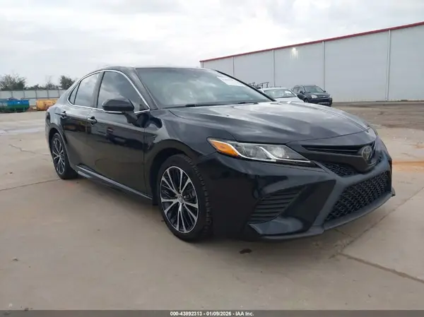 4T1B11HK9JU073990 2018 TOYOTA CAMRY - Image 1