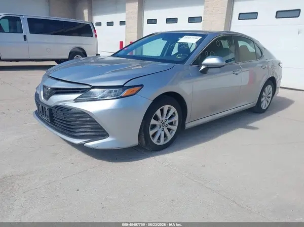 4T1B11HK9JU074976 2018 TOYOTA CAMRY - Image 2