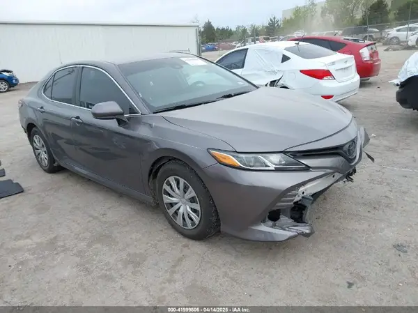 4T1B11HK9JU075805 2018 TOYOTA CAMRY - Image 1