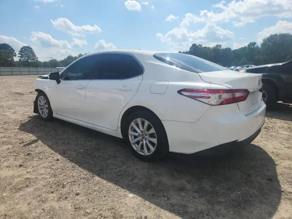 4T1B11HK9JU077408 2018 TOYOTA CAMRY - Image 2