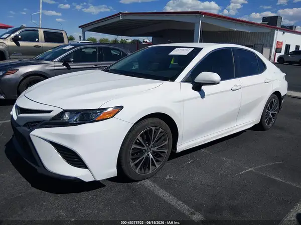 4T1B11HK9JU078316 2018 TOYOTA CAMRY - Image 2