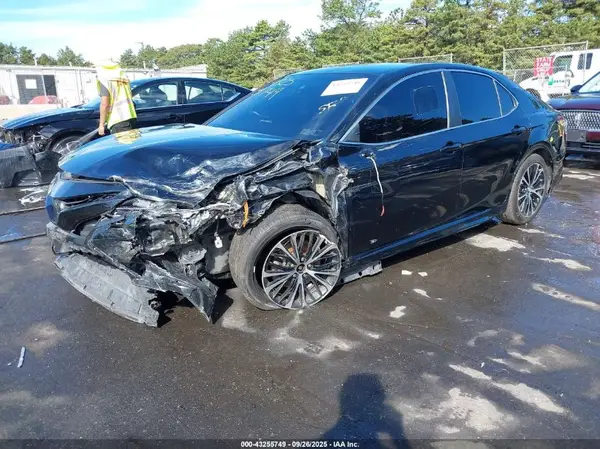4T1B11HK9JU082172 2018 TOYOTA CAMRY - Image 2