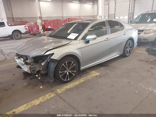 4T1B11HK9JU082785 2018 TOYOTA CAMRY - Image 2