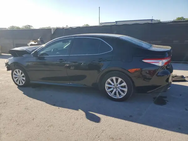 4T1B11HK9JU082947 2018 TOYOTA CAMRY - Image 2
