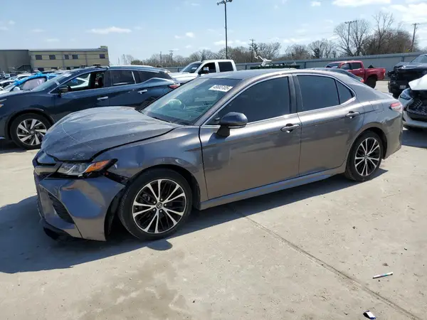 4T1B11HK9JU083158 2018 TOYOTA CAMRY - Image 1
