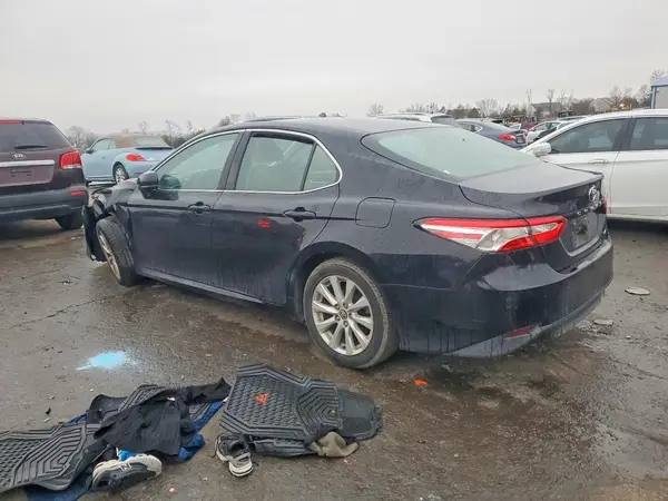 4T1B11HK9JU083385 2018 TOYOTA CAMRY - Image 2
