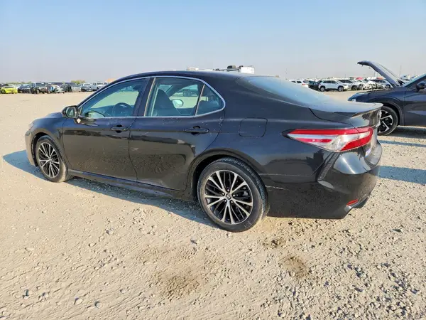 4T1B11HK9JU084570 2018 TOYOTA CAMRY - Image 2