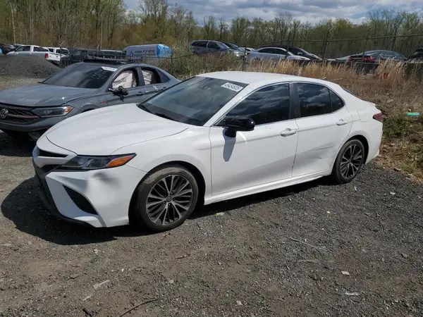 4T1B11HK9JU084830 2018 TOYOTA CAMRY - Image 1