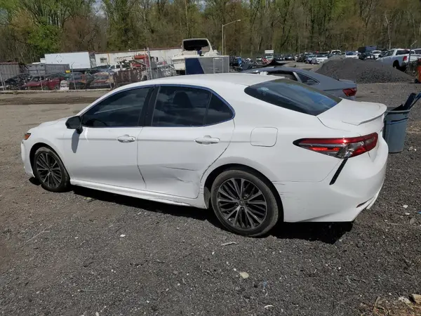 4T1B11HK9JU084830 2018 TOYOTA CAMRY - Image 2