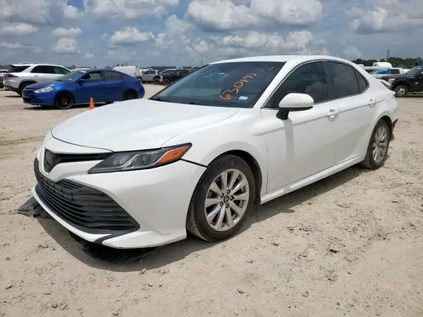 4T1B11HK9JU084858 2018 TOYOTA CAMRY - Image 1
