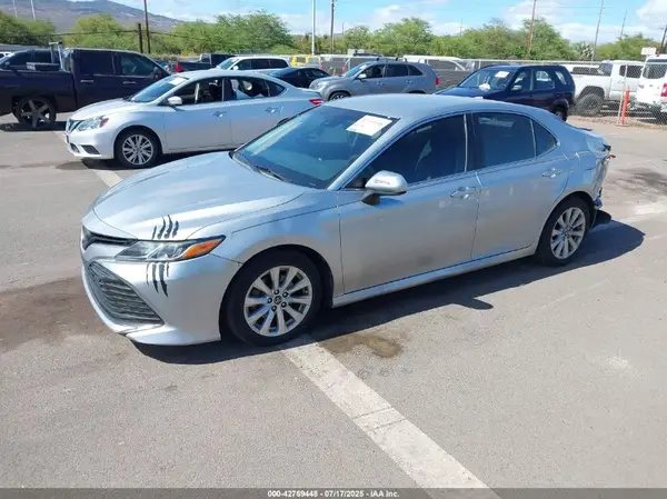 4T1B11HK9JU085167 2018 TOYOTA CAMRY - Image 2