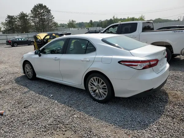 4T1B11HK9JU086528 2018 TOYOTA CAMRY - Image 2