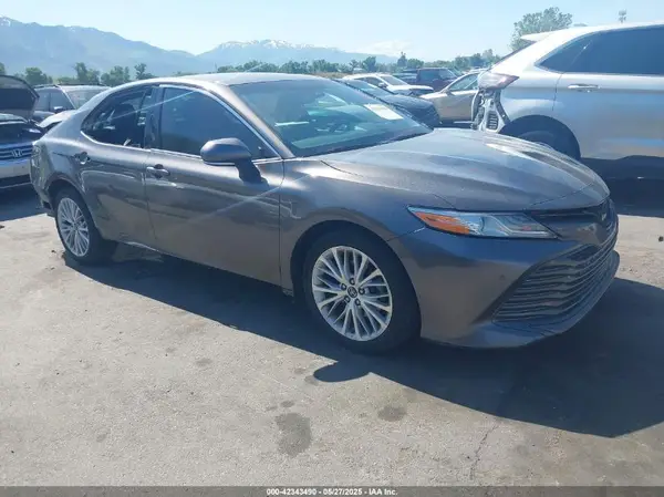 4T1B11HK9JU087887 2018 TOYOTA CAMRY - Image 1
