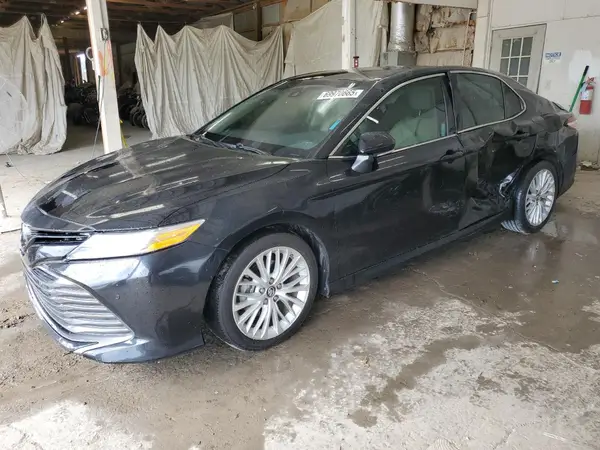 4T1B11HK9JU091079 2018 TOYOTA CAMRY - Image 1
